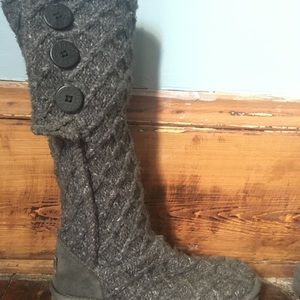 Size 9 Ugg Sweater boots